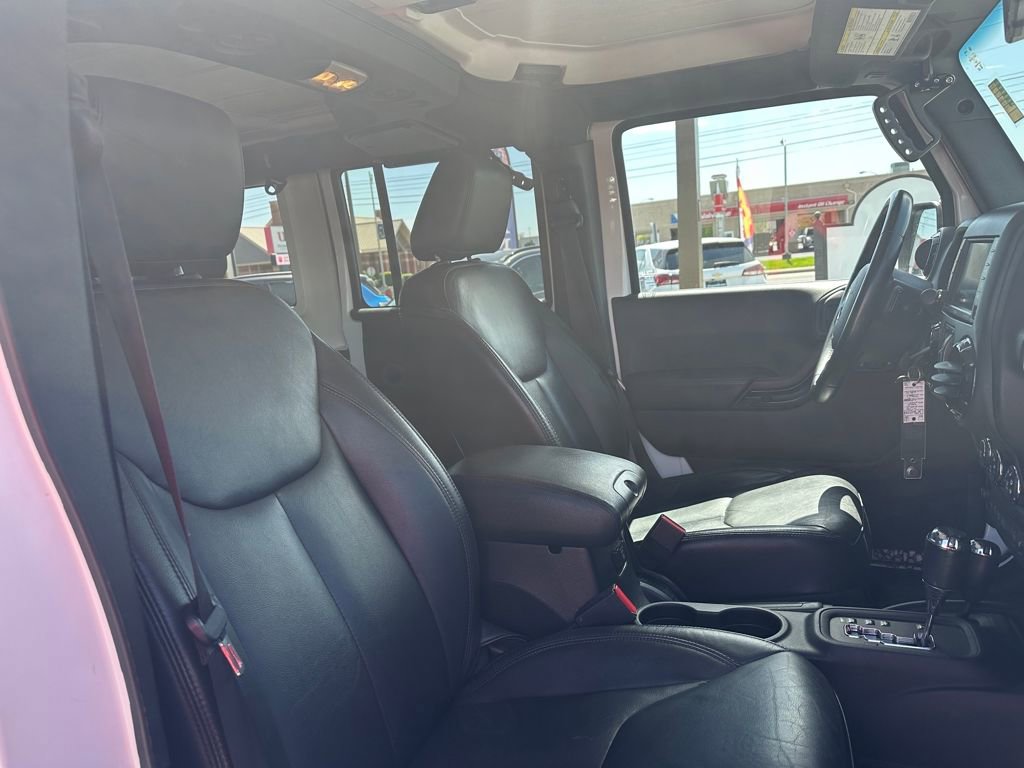 Used 2015 Jeep Wrangler Unlimited Sahara AWD/4WD image 15