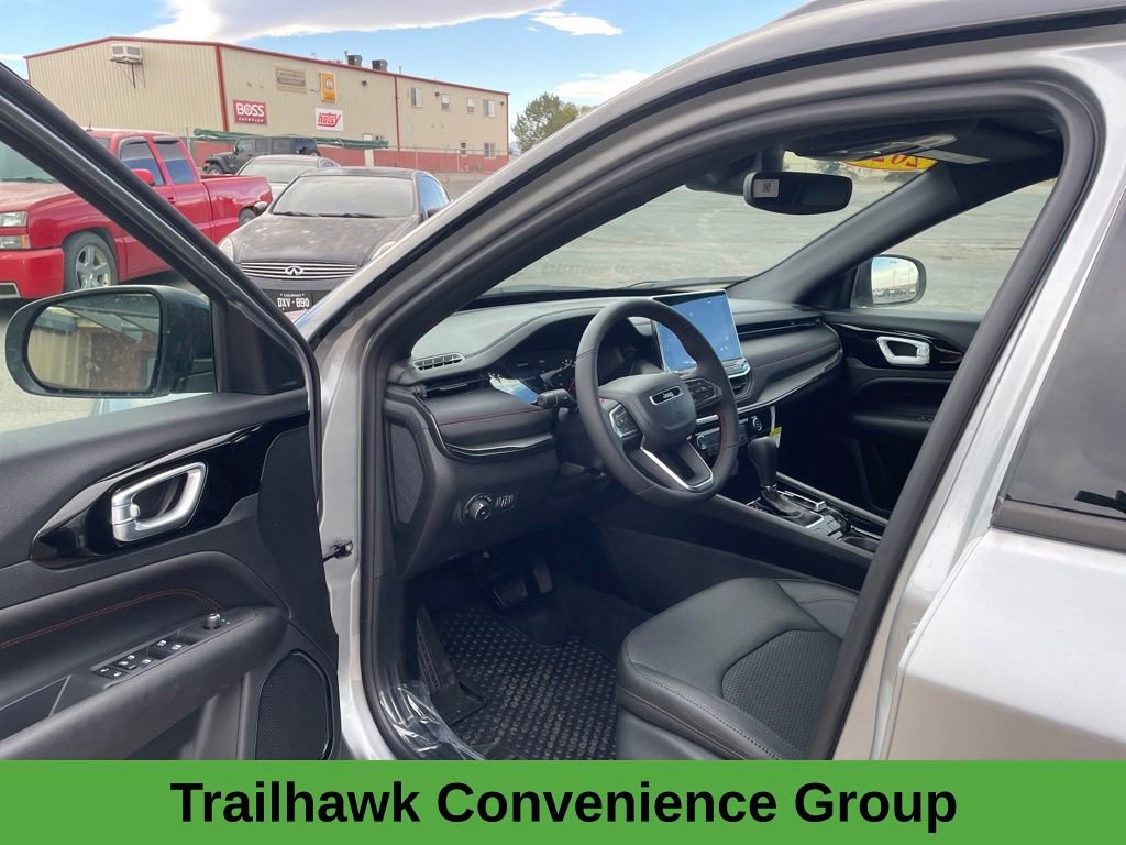 Used 2024 Jeep Compass Trailhawk w/ Trailhawk Convenience Group image 3