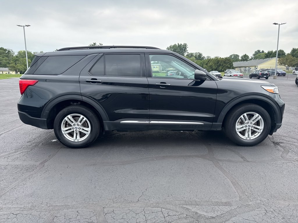 Used 2024 Ford Explorer XLT w/ Equipment Group 202A AWD/4WD image 8