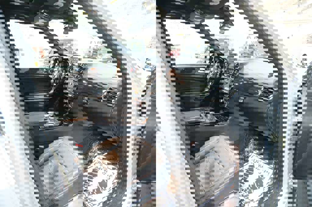 Used 2018 Mercedes-Benz GLS 550 4MATIC w/ Driver Assistance Package image 36