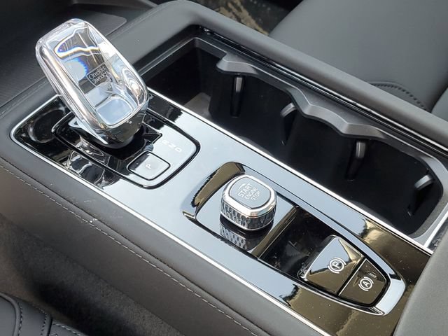 New 2026 Volvo XC90 B6 Plus w/ Protection Package Premier AWD/4WD image 18