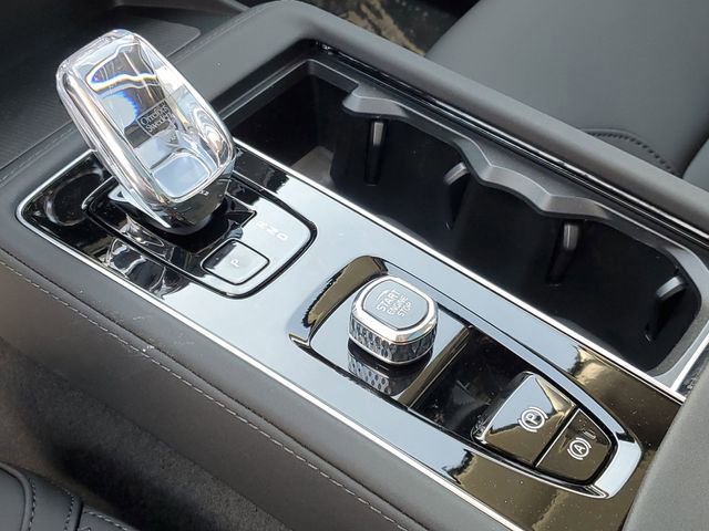New 2026 Volvo XC90 B6 Plus w/ Protection Package Premier image 18