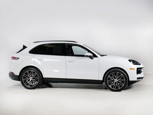 Used 2024 Porsche Cayenne AWD/4WD image 32
