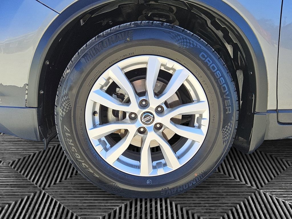 Used 2019 Nissan Rogue SV image 14