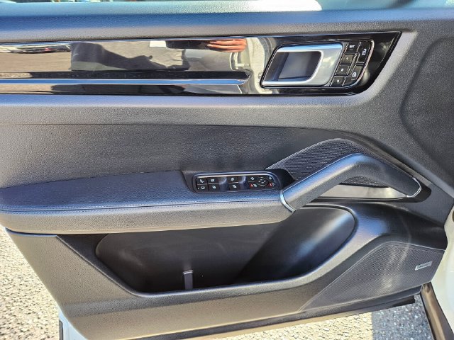 Used 2020 Porsche Cayenne E-Hybrid AWD/4WD image 27