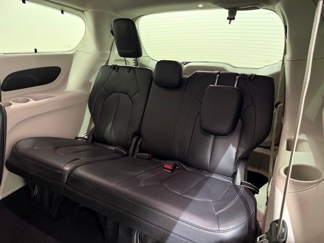 Used 2022 Chrysler Pacifica Touring-L FWD image 26