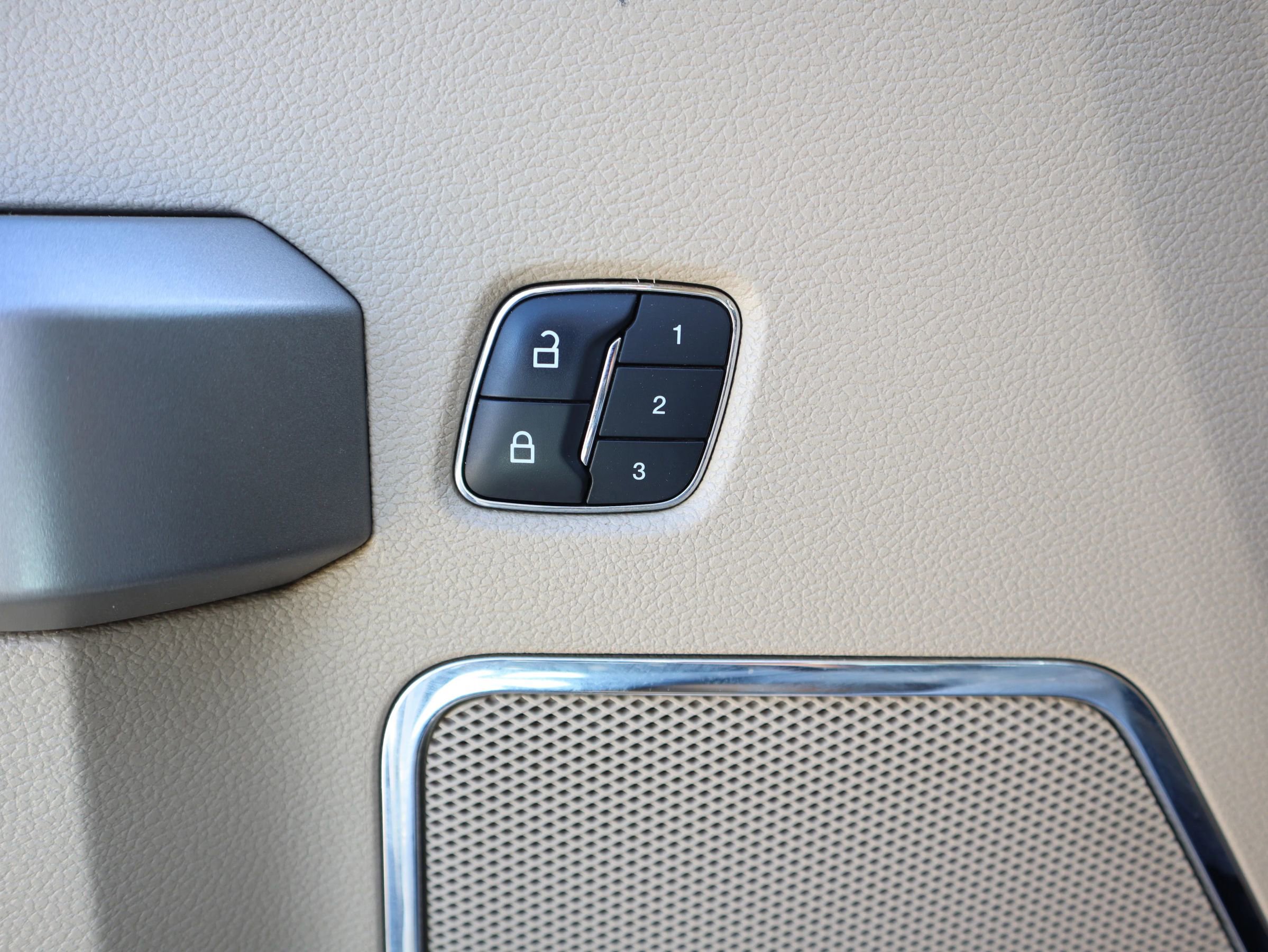 Used 2019 Ford F350 Lariat w/ Lariat Ultimate Package image 25