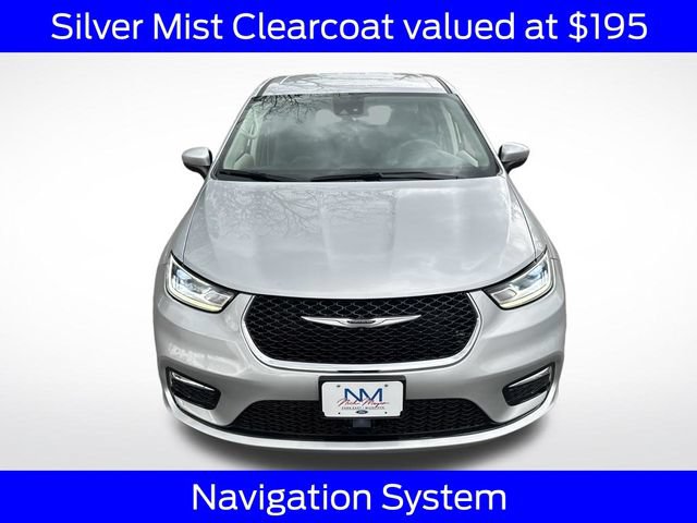 Used 2023 Chrysler Pacifica Touring-L FWD image 3