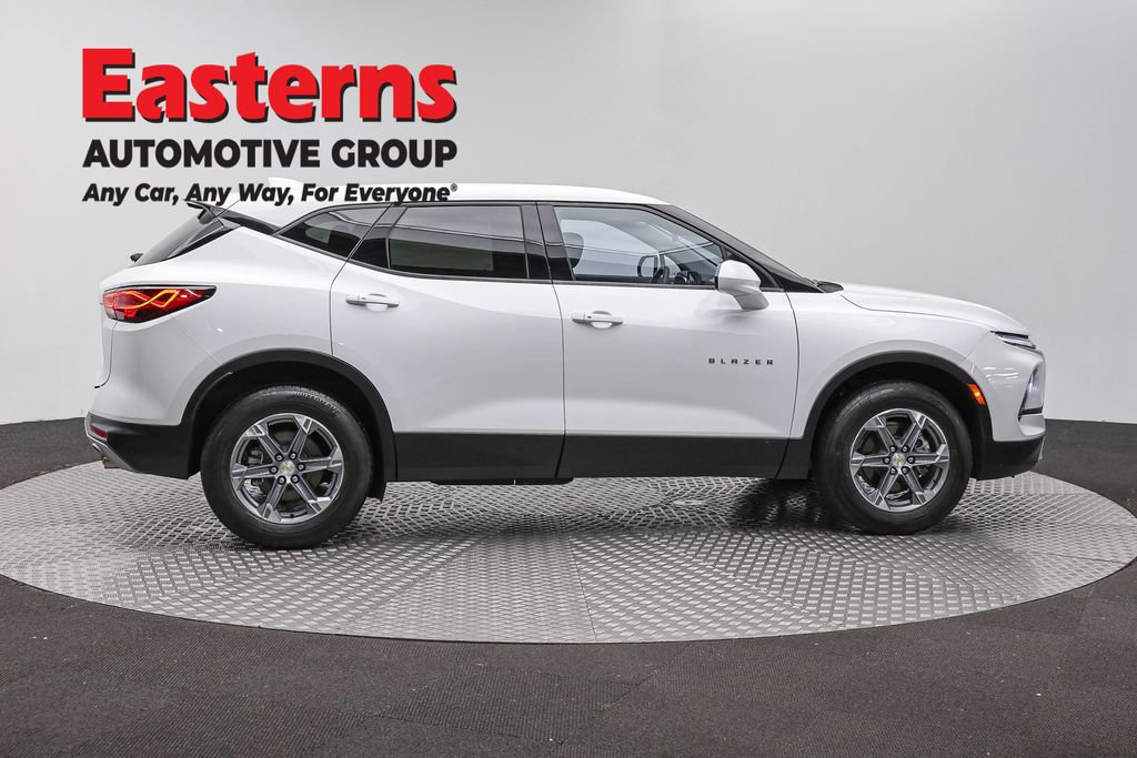 Used 2025 Chevrolet Blazer LT FWD image 5