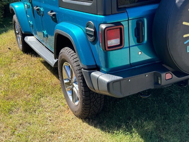 Used 2020 Jeep Wrangler Unlimited Sahara w/ Cold Weather Group AWD/4WD image 22