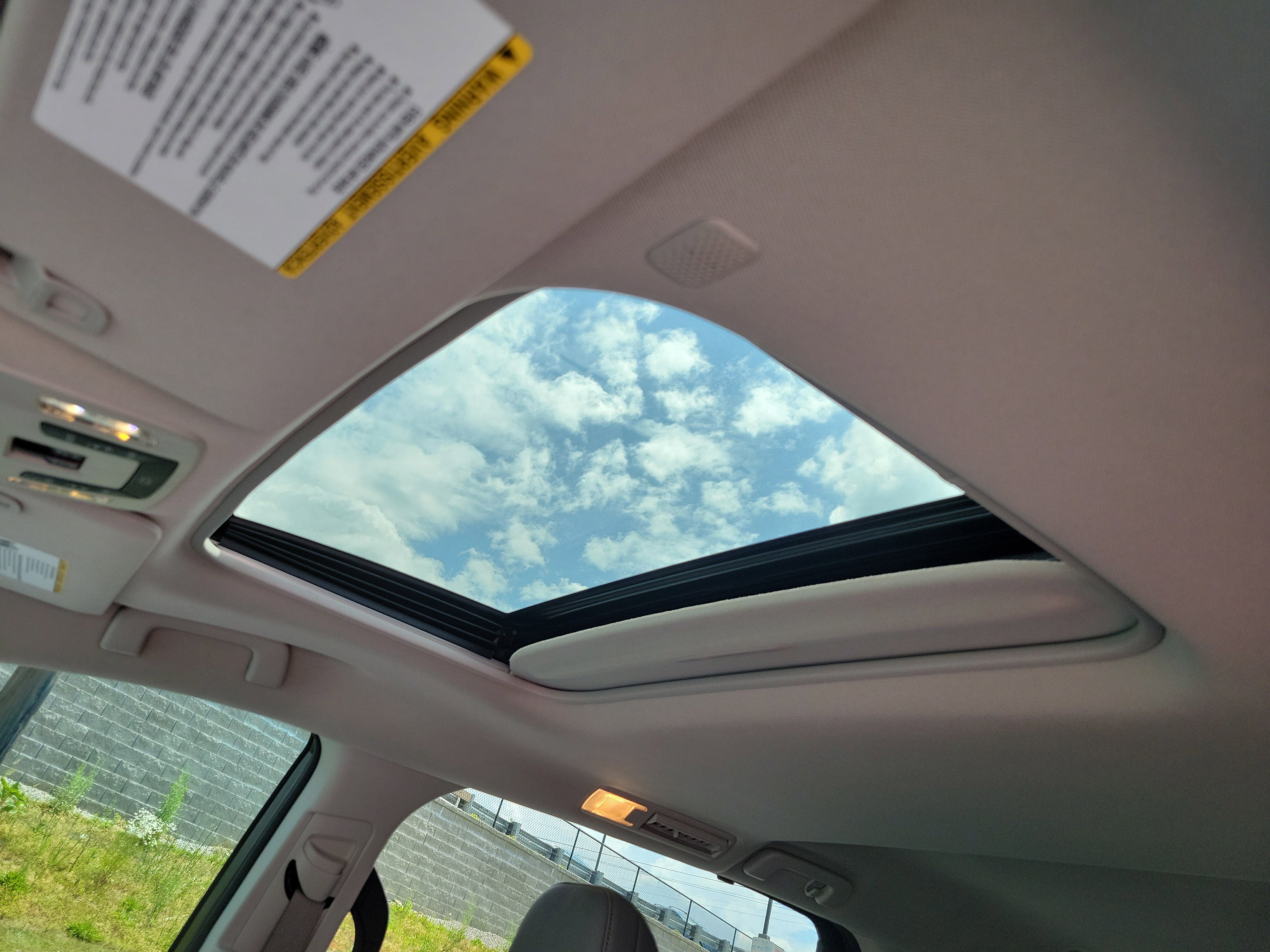 Used 2022 Toyota Sienna XLE w/ XLE Plus Package FWD image 3