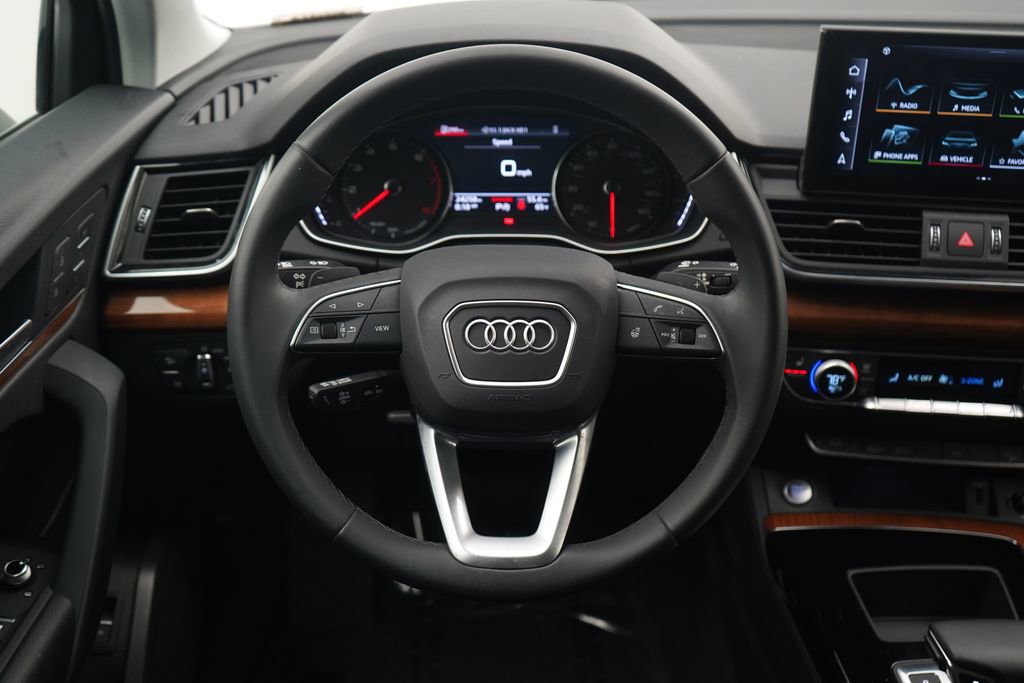 Used 2023 Audi Q5 2.0T Premium w/ Convenience Package image 9