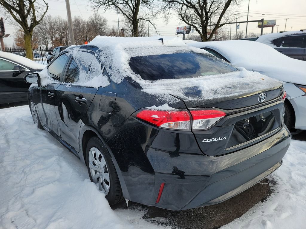 Used 2022 Toyota Corolla LE image 3