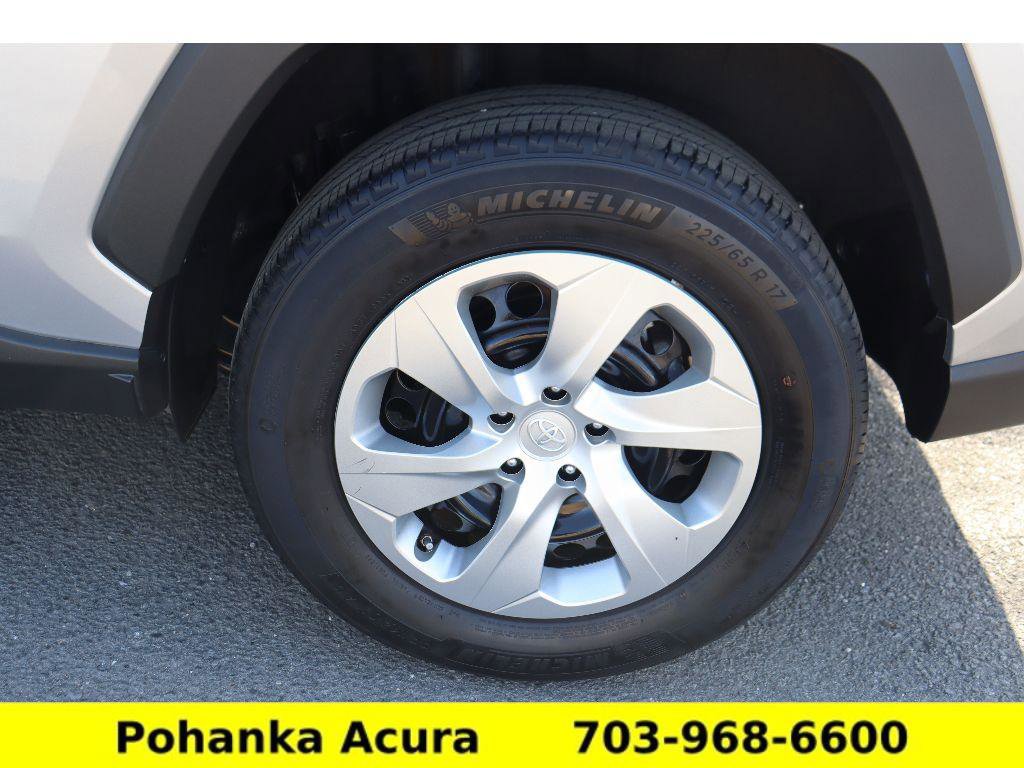 Used 2021 Toyota RAV4 LE image 27