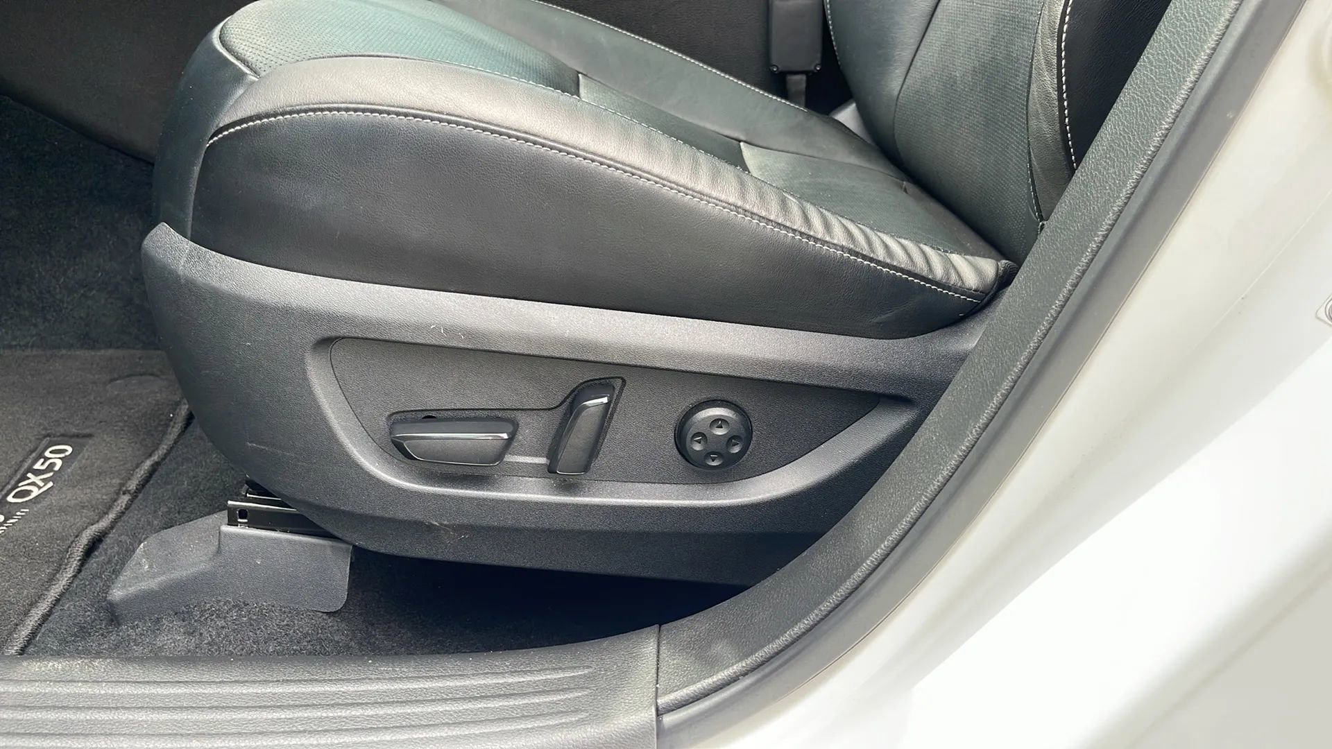 Used 2022 INFINITI QX50 Luxe w/ Appearance Package image 23