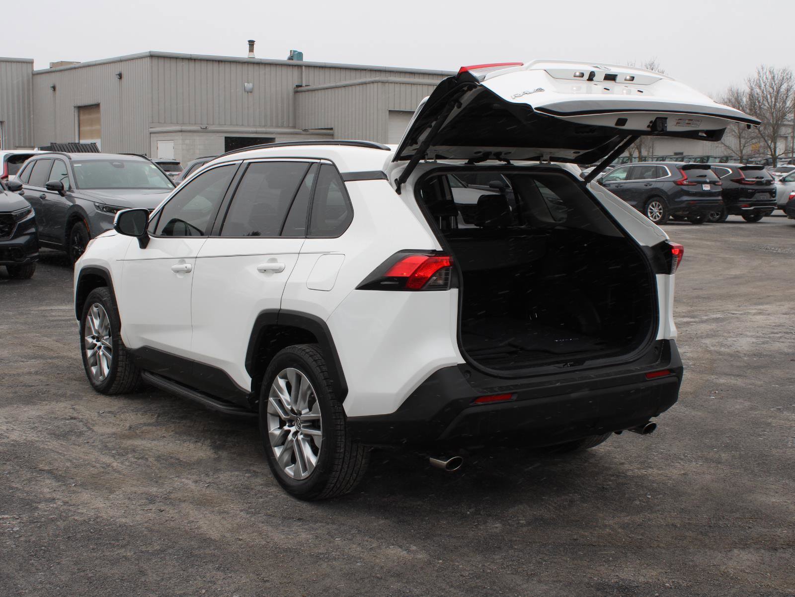 Used 2019 Toyota RAV4 XLE Premium w/ Cold Weather Package FWD image 7