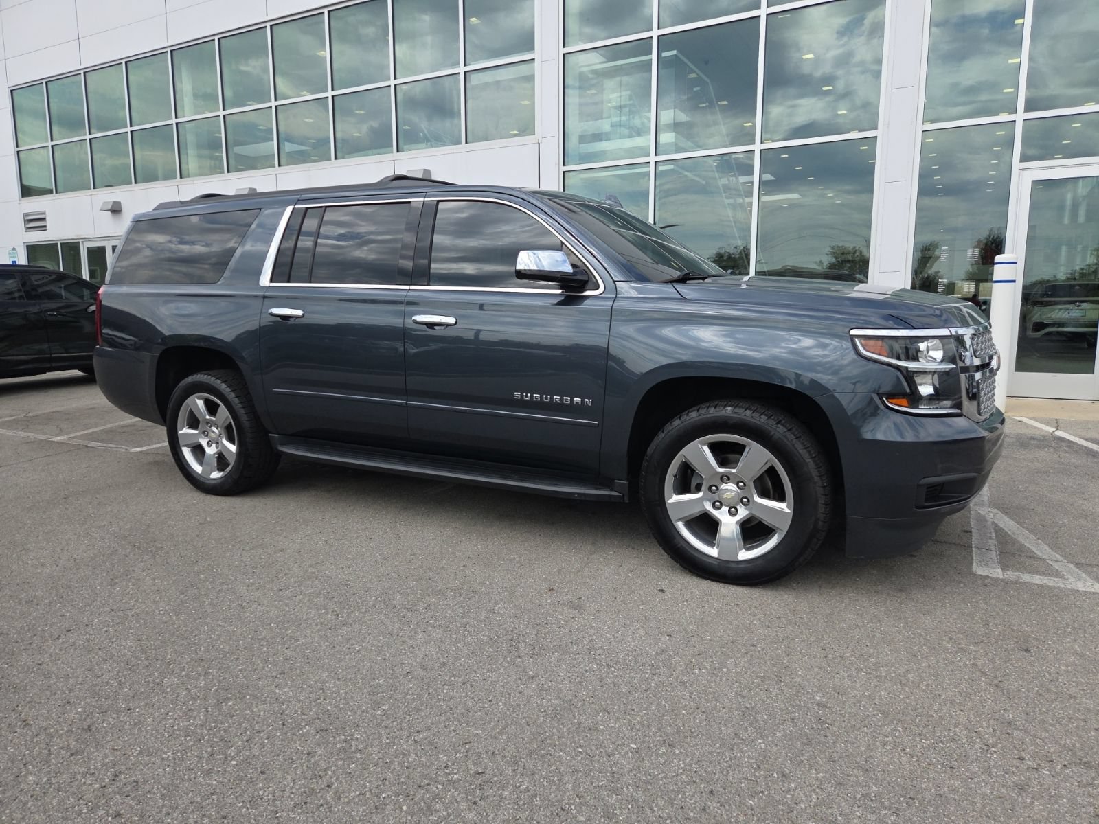 Used 2019 Chevrolet Suburban LS w/ All-Season Package AWD/4WD image 3