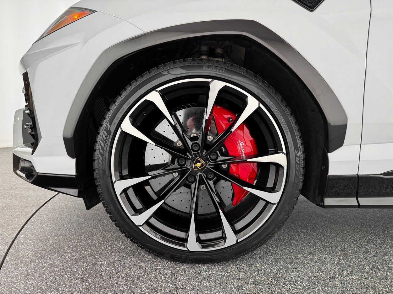 Used 2021 Lamborghini Urus image 34