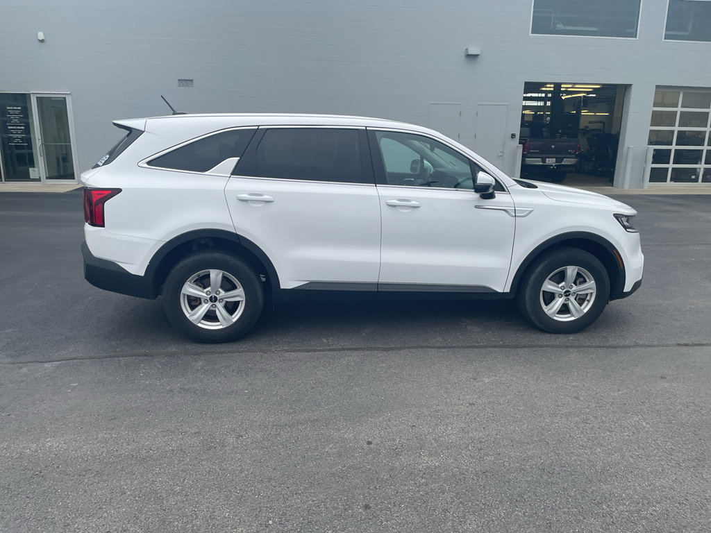 Used 2023 Kia Sorento LX AWD/4WD image 7