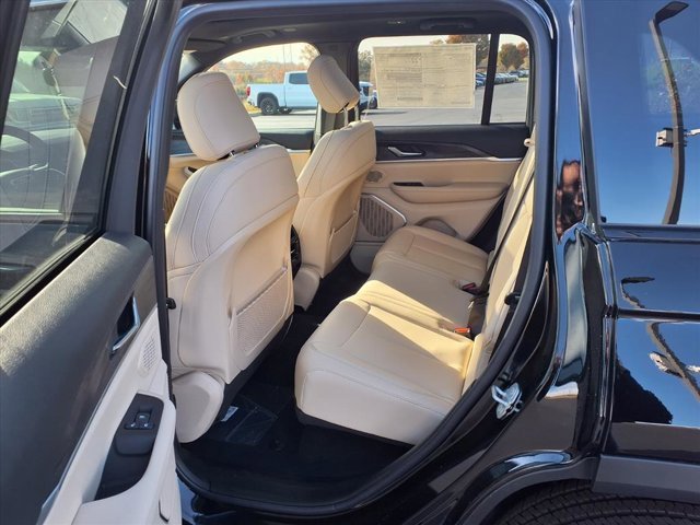 New 2025 Jeep Grand Cherokee Limited w/ MOPAR Finishing Package image 23