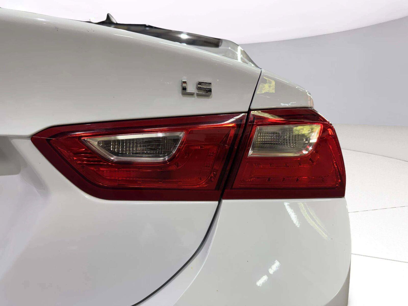 Used 2017 Chevrolet Malibu LS FWD image 14