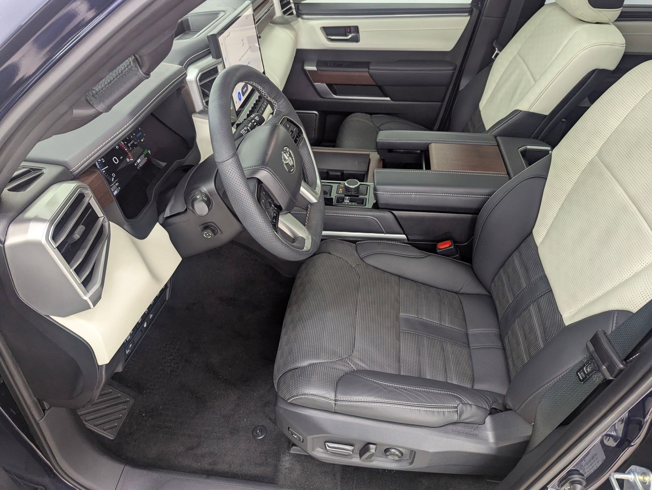 Used 2025 Toyota Sequoia Capstone image 5