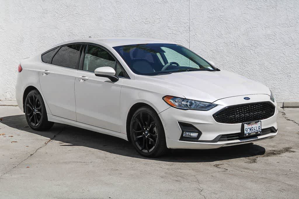 Used 2020 Ford Fusion SE w/ Equipment Group 151A FWD image 3