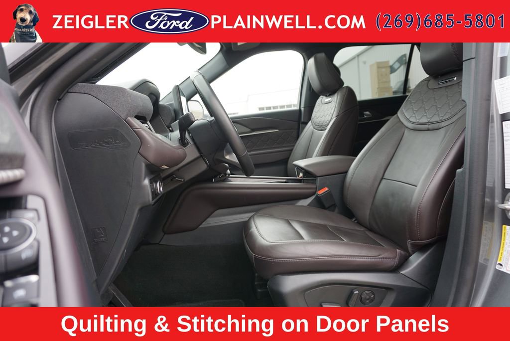 Used 2025 Ford Explorer Platinum w/ LUX Leather Package AWD/4WD image 19
