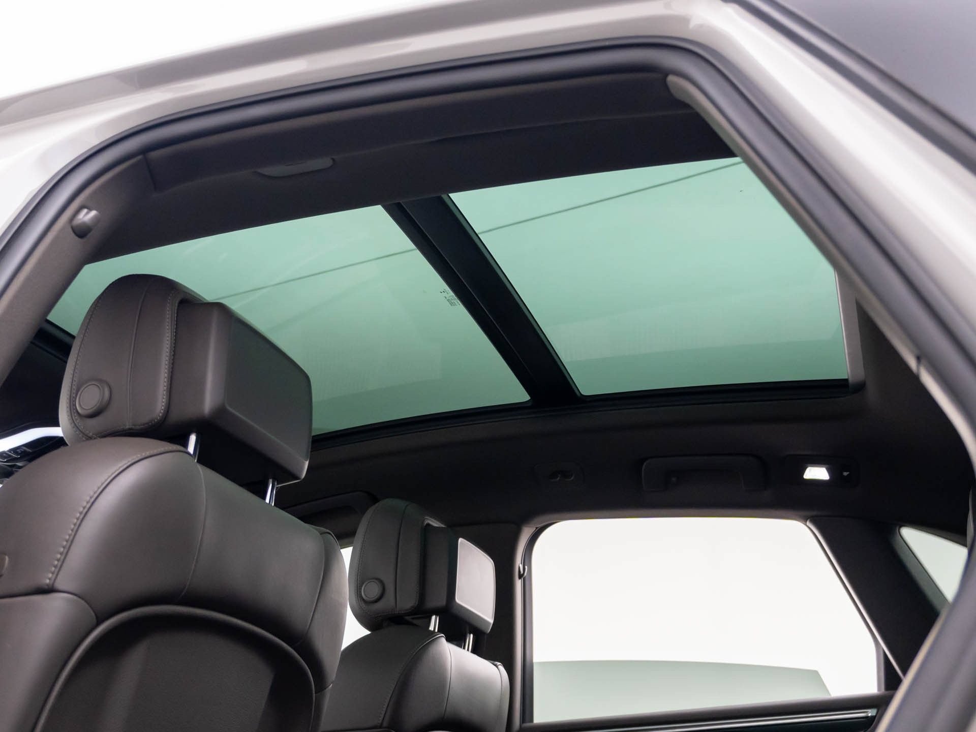 Certified 2023 Porsche Macan AWD/4WD image 22