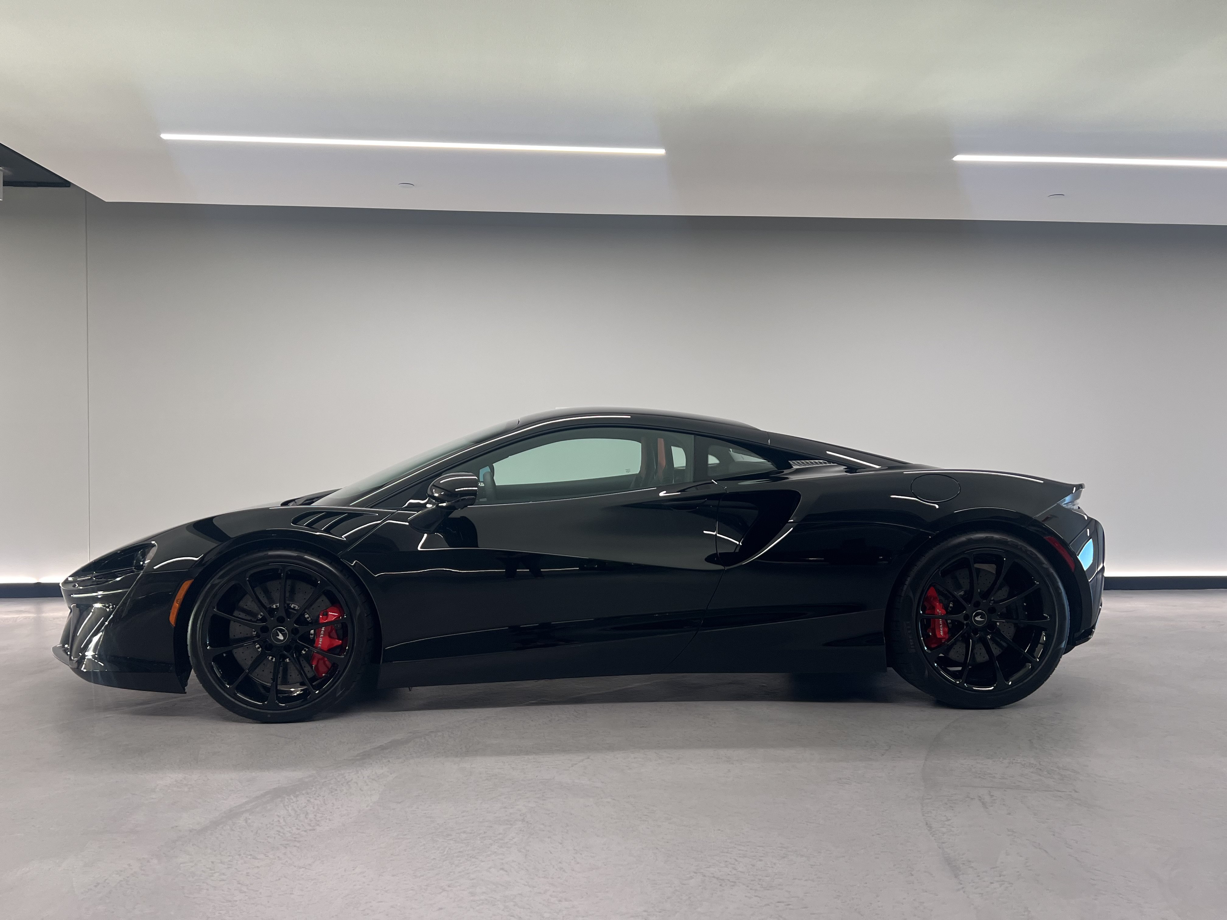 New 2027 McLaren Artura RWD image 1