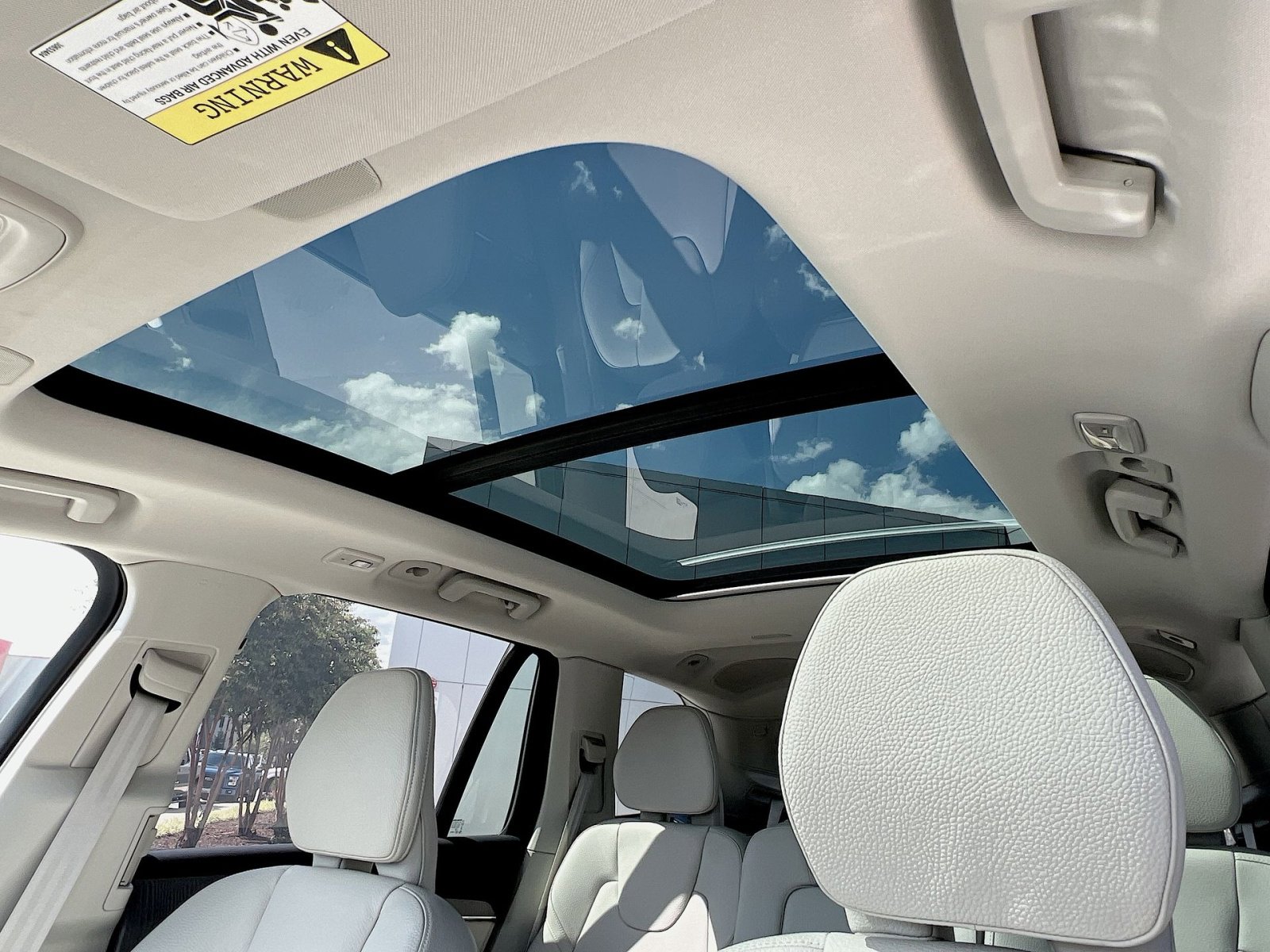 Certified 2025 Volvo XC90 T8 Plus w/ Protection Package Premier image 24