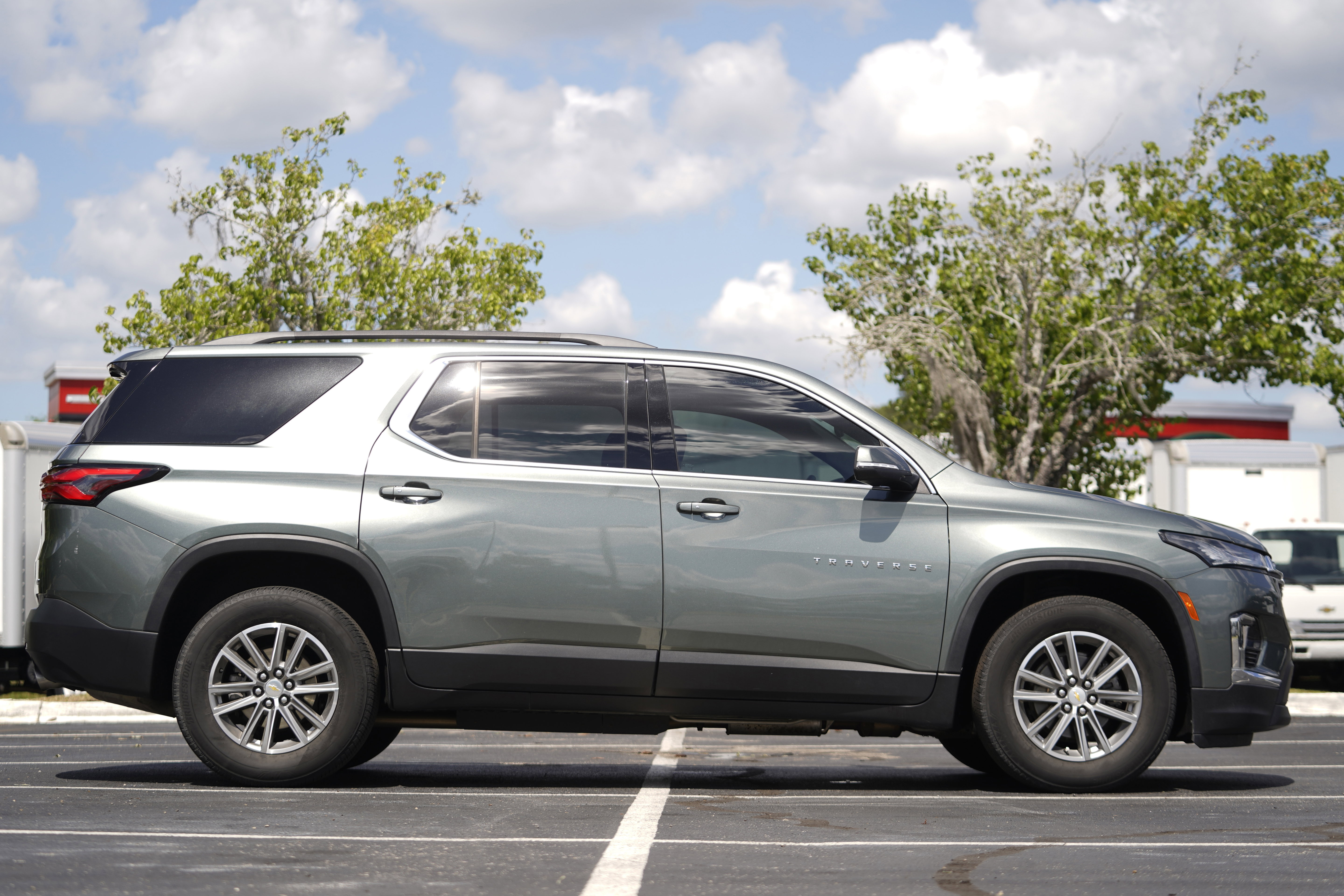 Used 2023 Chevrolet Traverse LT FWD image 7