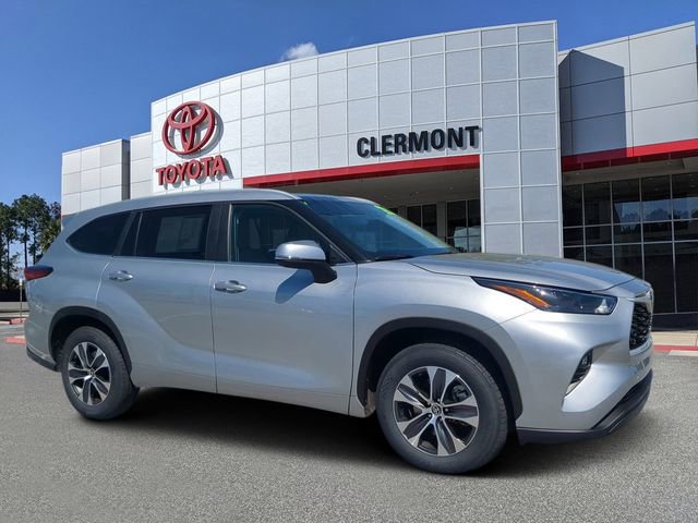 Used 2023 Toyota Highlander XLE image 1