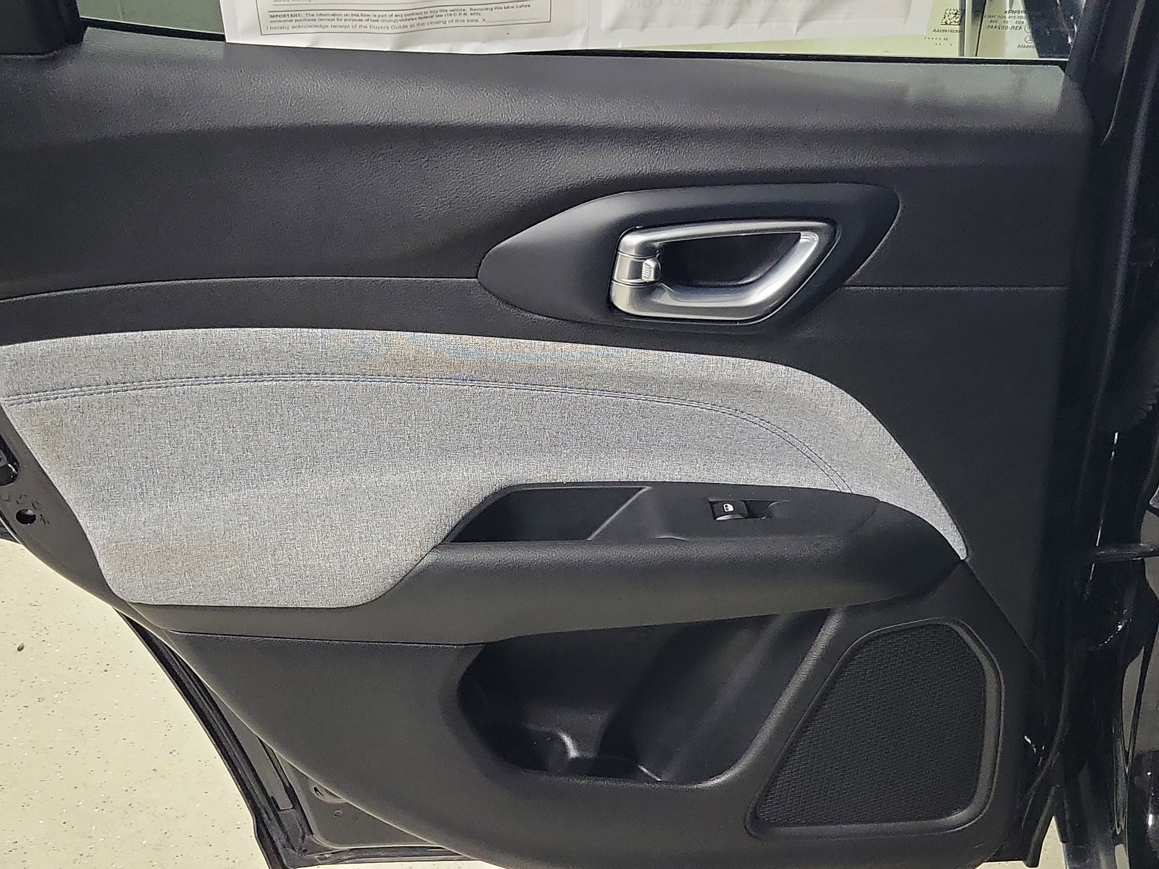 Used 2025 Jeep Compass Latitude image 14