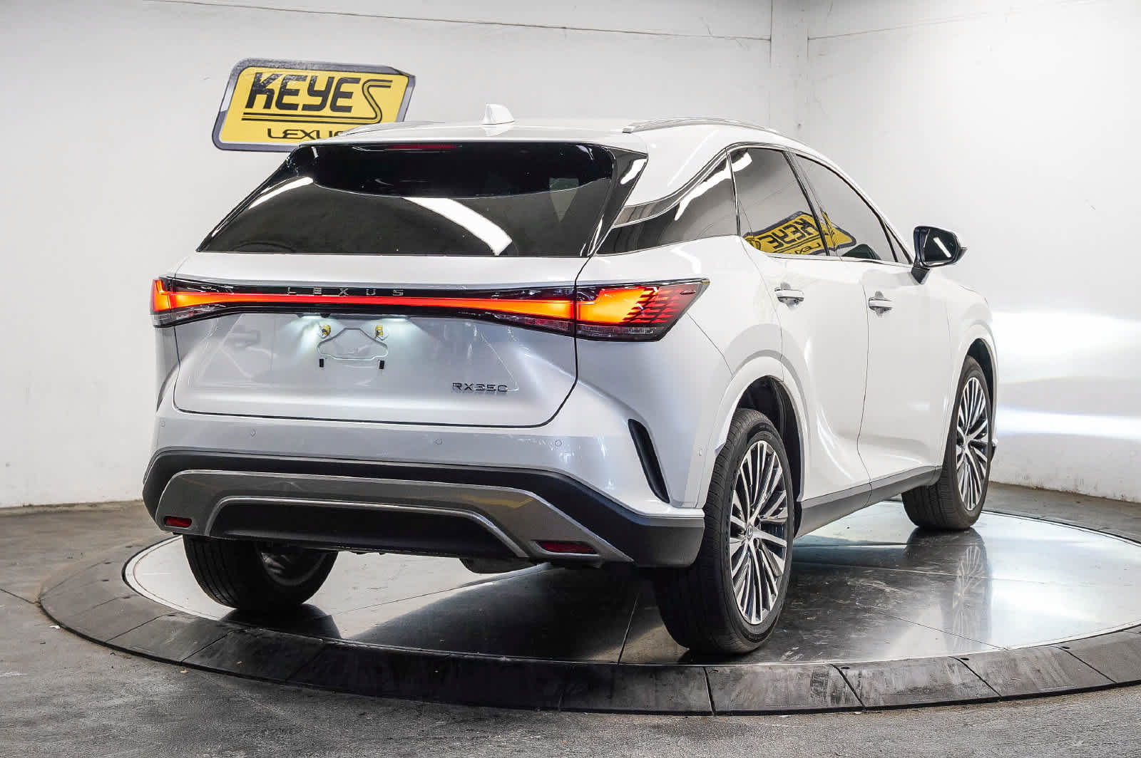 Used 2024 Lexus RX 350 Premium Plus w/ Convenience Package FWD image 4