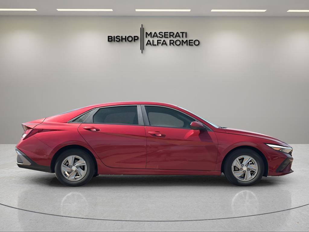 Used 2024 Hyundai Elantra SE FWD image 7