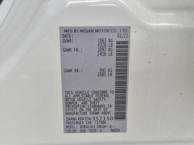 Used 2025 Nissan Altima 2.5 SV FWD image 14