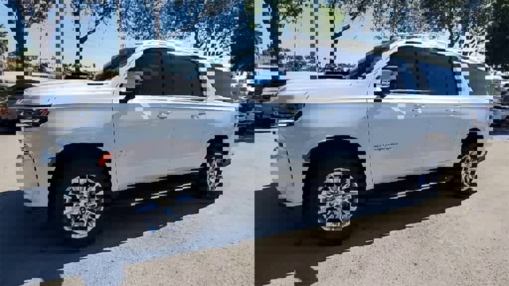 Used 2021 Chevrolet Suburban Premier image 4