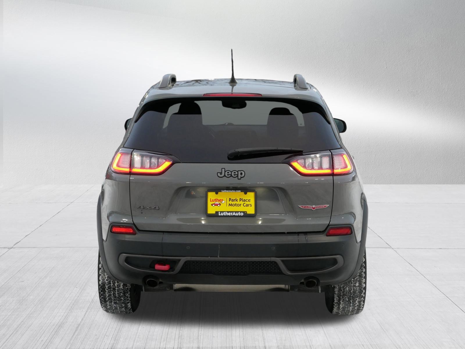 Used 2019 Jeep Cherokee Trailhawk w/ Cold Weather Group image 6