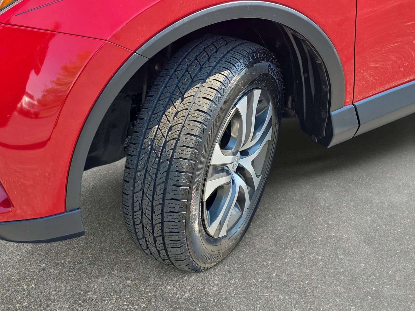 Used 2016 Toyota RAV4 LE image 30