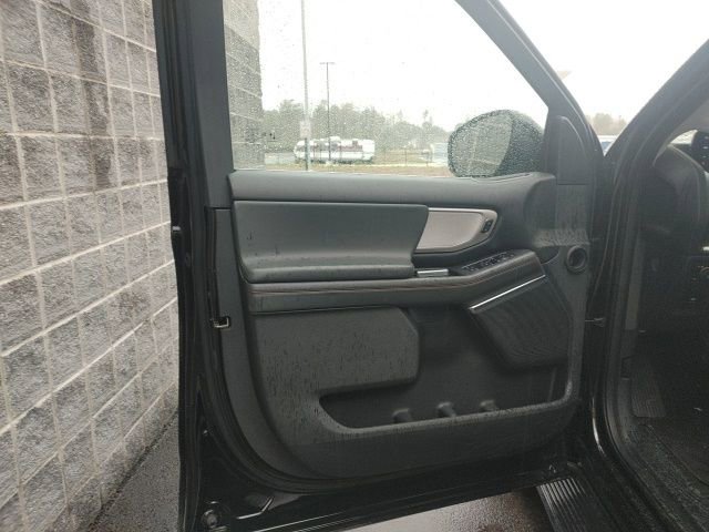 Used 2025 Ford Expedition Active image 18