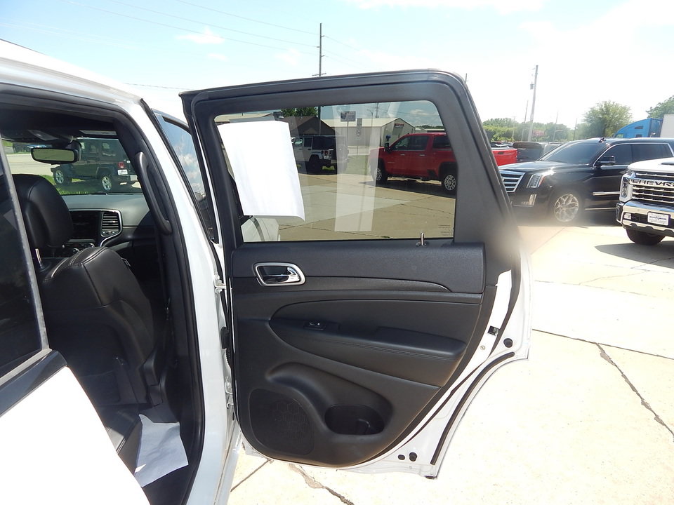 Used 2018 Jeep Grand Cherokee Altitude AWD/4WD image 16