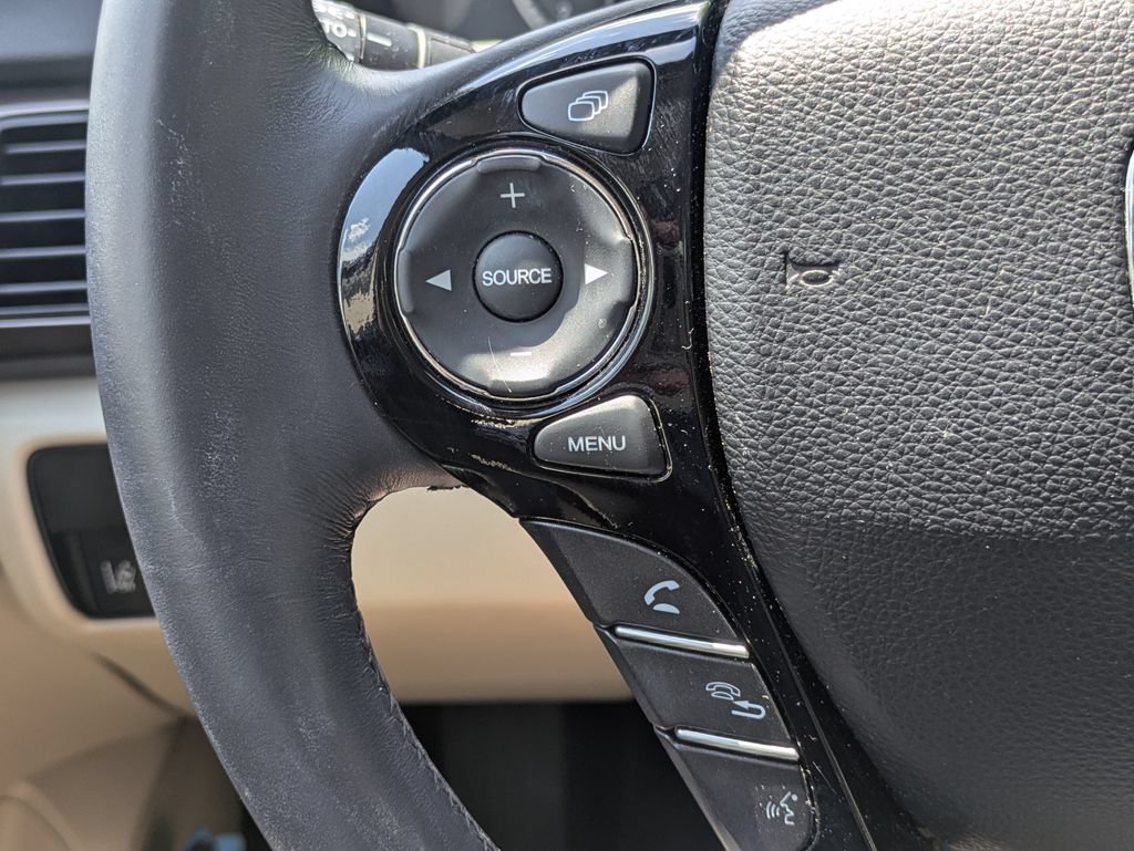 Used 2017 Honda Accord Touring image 32