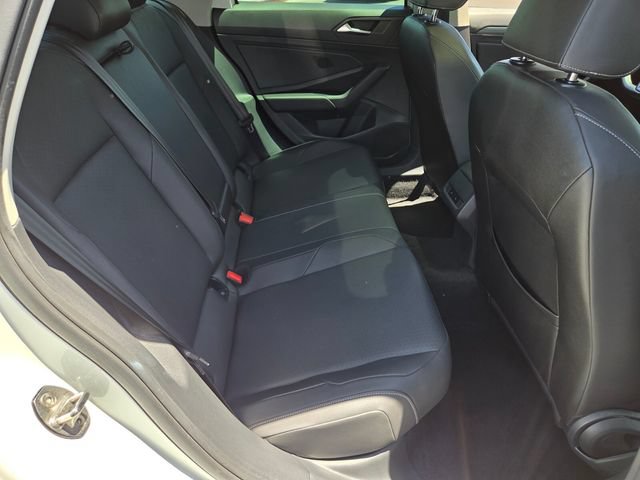 Used 2019 Volkswagen Jetta SEL w/ Cold Weather Package FWD image 14