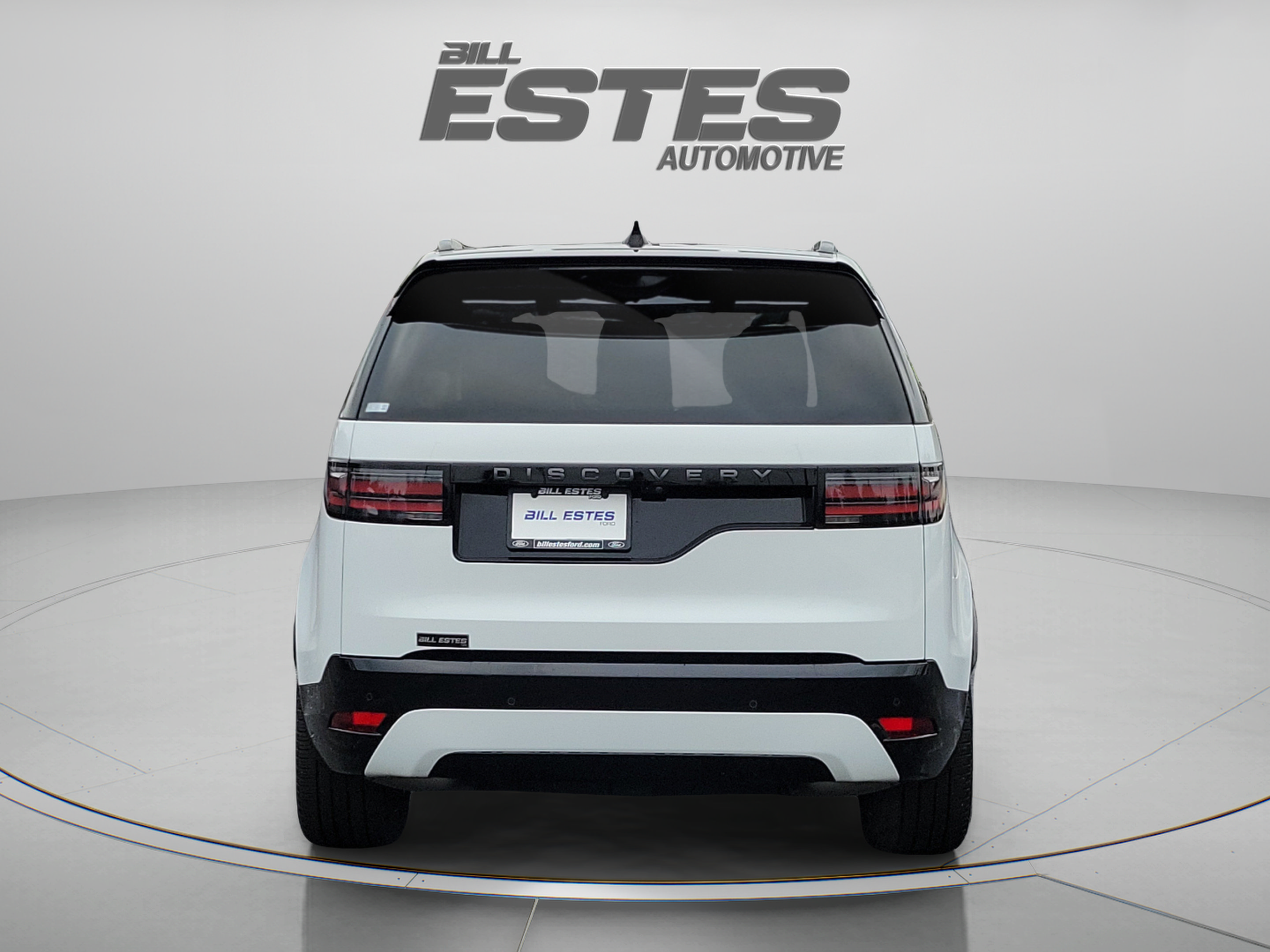 Used 2024 Land Rover Discovery Dynamic SE AWD/4WD image 3