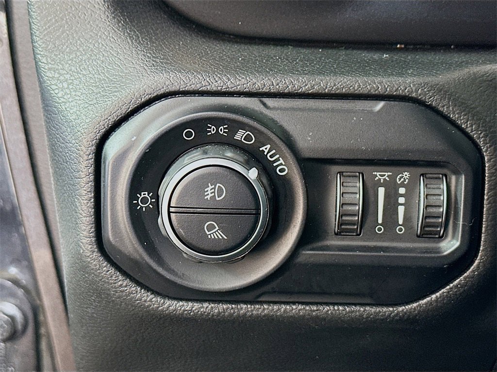 Used 2022 Jeep Gladiator Sport image 10