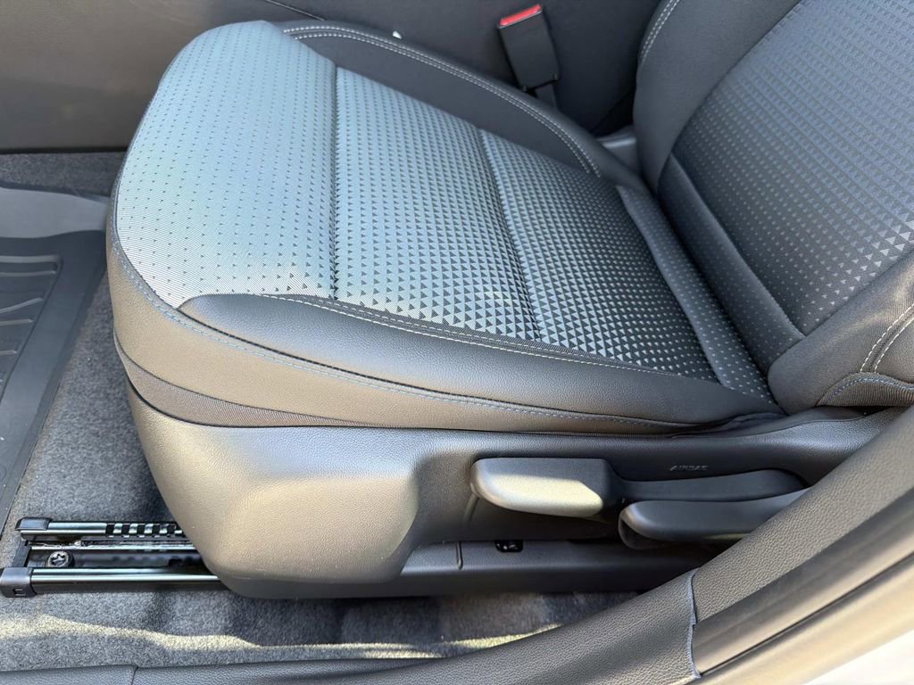New 2026 Chevrolet Trax LT w/ LT Convenience Package FWD image 17