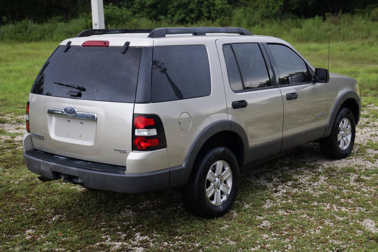 Used 2006 Ford Explorer XLT RWD image 11