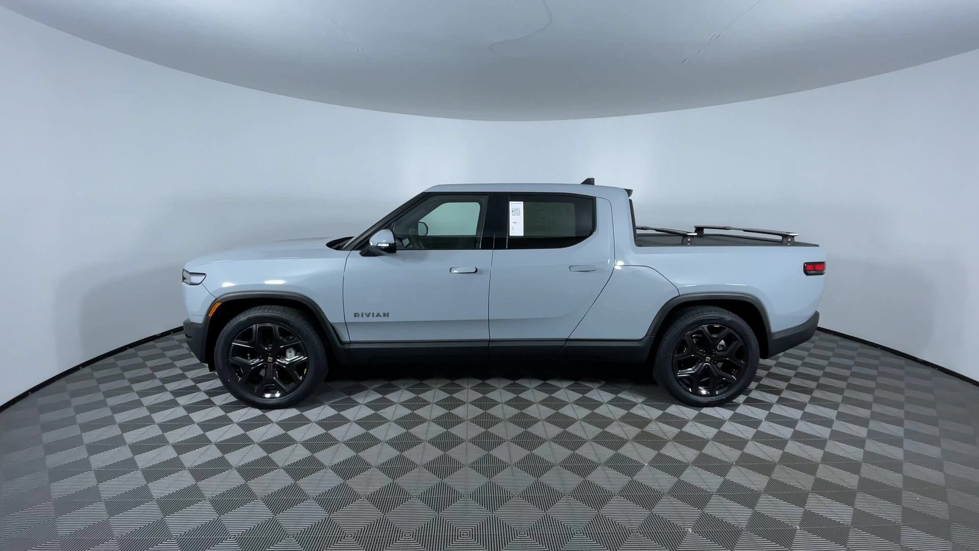 Used 2025 Rivian R1T Adventure Dual AWD/4WD image 5