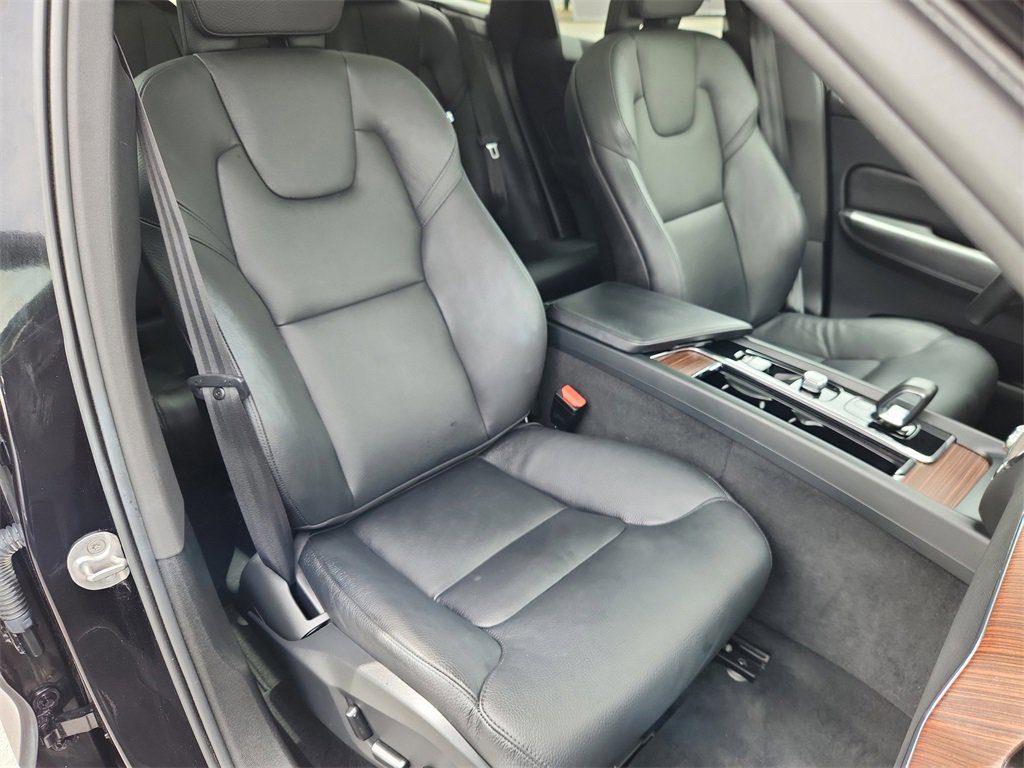Used 2023 Volvo XC60 B5 Plus image 12